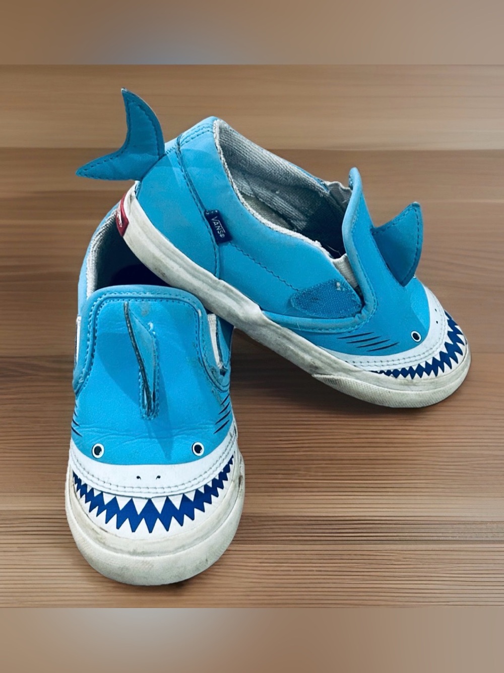Vans Classic Easy On Shark Theme Kids Shoes Sneakers Size 10 Blue & White